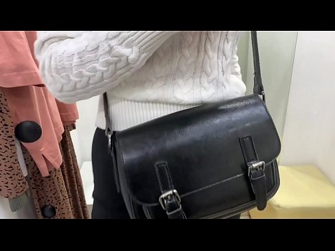 ❤️ Јавна мастурбација на младата кучка FeralBerry со дилдо во фитинг просторијата ☑ Порно кај нас mk.passionateembracespotlight.ru ❌❤